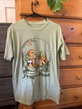 Frog and Toad Graphic Tee - Sage Green